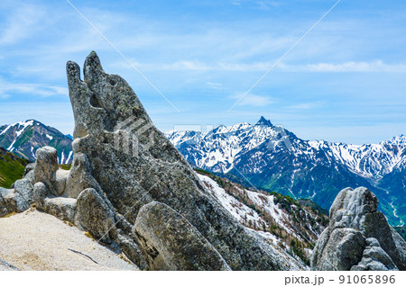 初夏の燕岳登山(イルカ岩と槍ヶ岳) 初夏の燕岳登山(イルカ岩と槍ヶ岳) 91065896