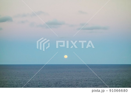 super full moon rises up to sky, over the sea 91066680