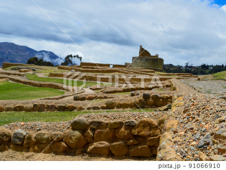 archaeological complex of Ingapirca, at Canar, Ecuador 91066910