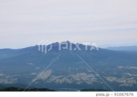 〔山梨県・6月〕広大な八ヶ岳連峰　甲斐駒ヶ岳・黒戸尾根コースの8号目付近（ハイマツ帯）から撮影 91067676