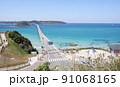青い海と空と角島大橋 91068165