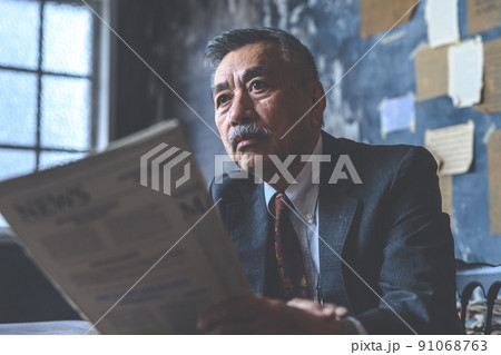 貫禄のあるシニア男性 91068763