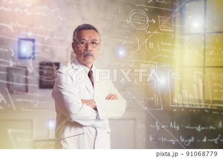 貫禄のあるシニア男性 貫禄のあるシニア男性 91068779