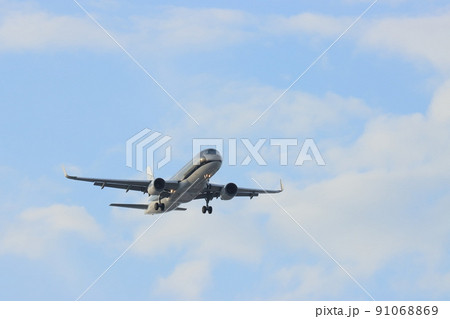 離陸する旅客機 上昇する旅客機 離陸する旅客機 上昇する旅客機 91068869