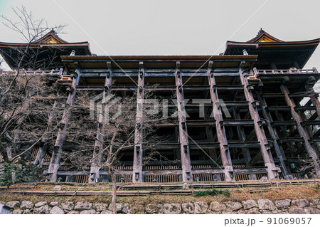 【京都】下から見上げた清水寺03 【京都】下から見上げた清水寺03 91069057