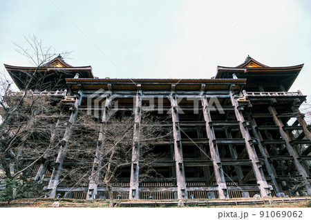 【京都】下から見上げた清水寺02 【京都】下から見上げた清水寺02 91069062
