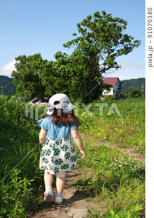 夏の小道と少女 夏の小道と少女 91070380