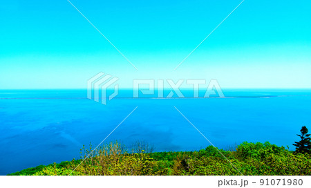 展望台から見た壮大なサロマ湖の眺望 91071980