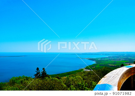 展望台から見た壮大なサロマ湖の眺望 展望台から見た壮大なサロマ湖の眺望 91071982