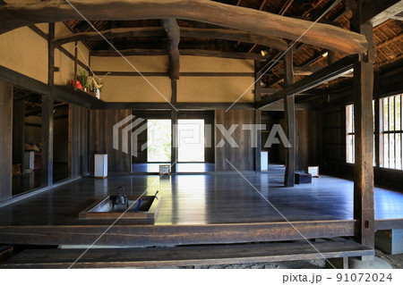 古い日本家屋の居間 古い日本家屋の居間 91072024