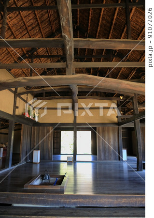 古い日本家屋の居間 91072026