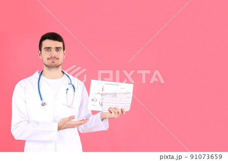 Doctor - intern with cardiogram on pink background 91073659