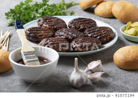 Delicious grilled cutlets and fresh buns 91075194