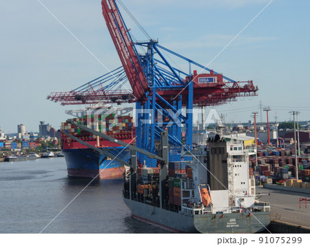 Hamburg harbor and the elbe river in germany Hamburg harbor and the elbe river in germany 91075299
