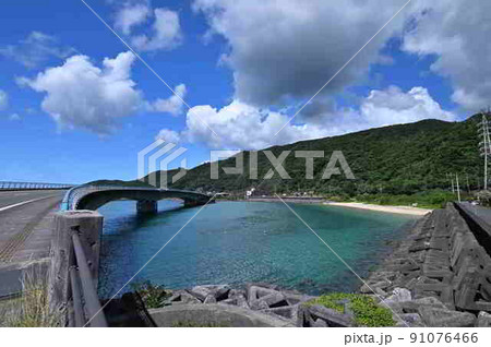梅雨明けした奄美大島の名瀬港 梅雨明けした奄美大島の名瀬港 91076466