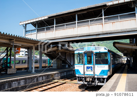 【阿波池田駅】駅に到着した特急剣山号 【阿波池田駅】駅に到着した特急剣山号 91078611