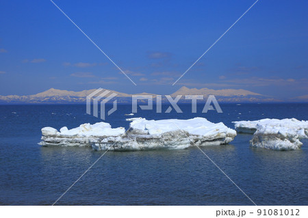 流氷のオホーツク海と北方領土 91081012