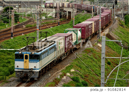 北方貨物線を行くEF652127コンテナ貨物列車 91082814