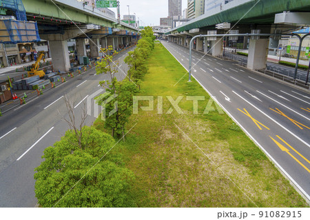 大阪市西区阿波座　中央大通の中央分離帯 91082915