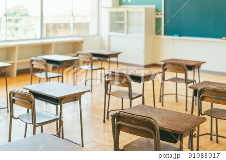 学校の教室 91083017