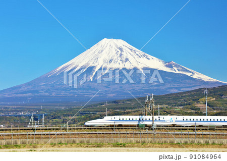 青空の富士山と新幹線 青空の富士山と新幹線 91084964