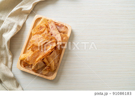 Taro Chips - fried or baked sliced taro Taro Chips - fried or baked sliced taro 91086183