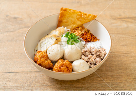 spicy small flat rice noodles with fish balls and shrimp balls without soup 91088916