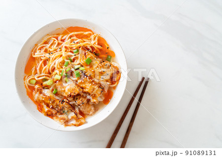 ramen noodles with gyoza or pork dumplings 91089131