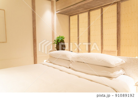 white pillows in luxury hotel resort bedroom white pillows in luxury hotel resort bedroom 91089192
