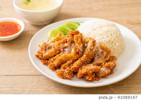 Hainanese chicken rice with fried chicken 91089197