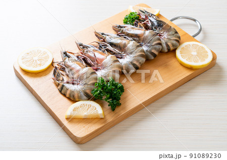 fresh tiger prawn or shrimp 91089230