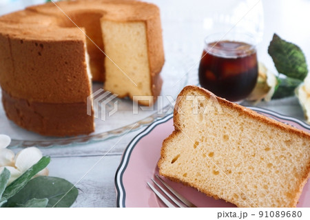 手作りシフォンとコーヒー 91089680