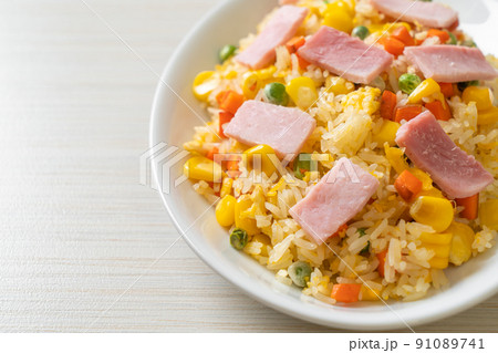 fried rice with ham and mixed vegetable (carrot, green bean peas, carrot) fried rice with ham and mixed vegetable (carrot, green bean peas, carrot) 91089741