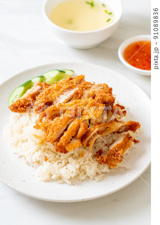 Hainanese chicken rice with fried chicken 91089836