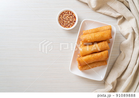 fried spring roll with sauce 91089888