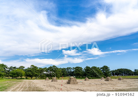 愛知県稲沢市祖父江町 国営木曽三川公園ワイルドネイチャープラザ内の祖父江砂丘でサンドフェスタの準備中 愛知県稲沢市祖父江町 国営木曽三川公園ワイルドネイチャープラザ内の祖父江砂丘でサンドフェスタの準備中 91094562