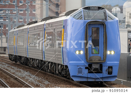 JR北海道キハ261系0番台特急宗谷/サロベツ 旭川市内の高架区間を往く JR北海道キハ261系0番台特急宗谷/サロベツ 旭川市内の高架区間を往く 91095014