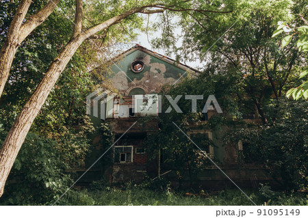 A fire on the roof of an old abandoned building 91095149