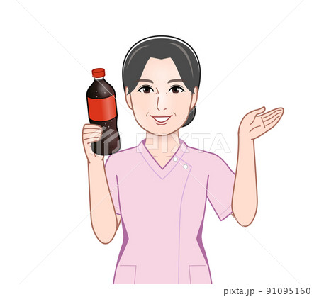 炭酸ジュースを飲む女性 91095160