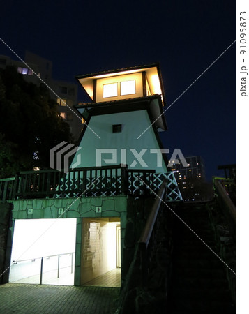 東京都中央区の佃公園に復元された石川島灯台(夜景) 東京都中央区の佃公園に復元された石川島灯台(夜景) 91095873