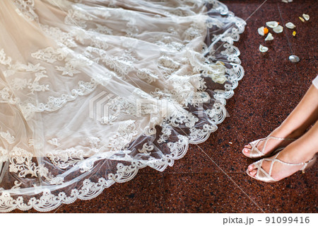 Rose petals on a white wedding dress 91099416