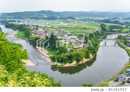 山形県大江町にある楯山城史跡公園 通称日本一公園からの眺め 最上川の地形 山形県大江町にある楯山城史跡公園 通称日本一公園からの眺め 最上川の地形 91101557