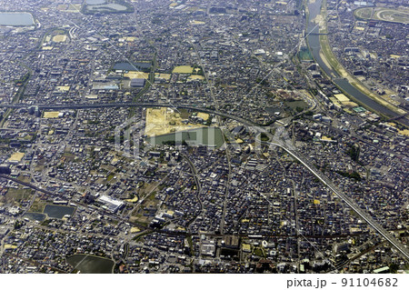 中国自動車道の宝塚インターチェンジ付近を空撮 中国自動車道の宝塚インターチェンジ付近を空撮 91104682