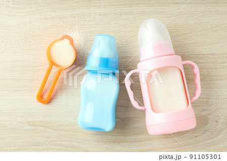 Concept of baby food with podered milk 91105301