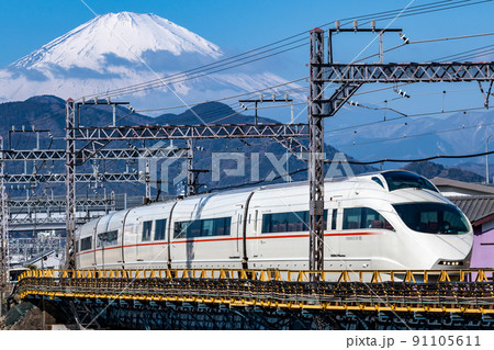 小田急ロマンスカーVSEと富士山 91105611
