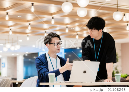 コンサルティング会社で働くプロフェッショナル コンサルティング会社で働くプロフェッショナル 91108243