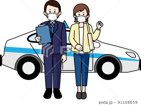 マスクをする教習所の教官と女性の教習生 マスクをする教習所の教官と女性の教習生 91108659