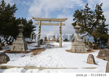 深山~るり渓ハイキングコースのゴール深山頂上。深山宮が迎えてくれる 深山~るり渓ハイキングコースのゴール深山頂上。深山宮が迎えてくれる 91108816