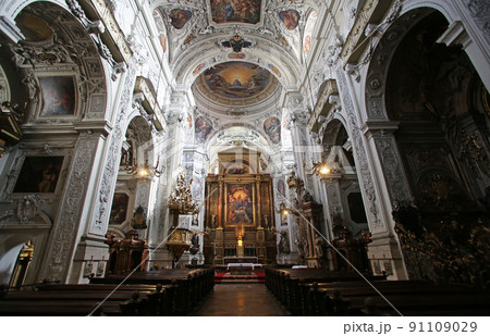 Interior view of Dominican Church in Vienna, Austria 91109029
