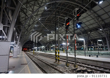 プラハ中央駅（プラハ本駅）の駅構内 91110731